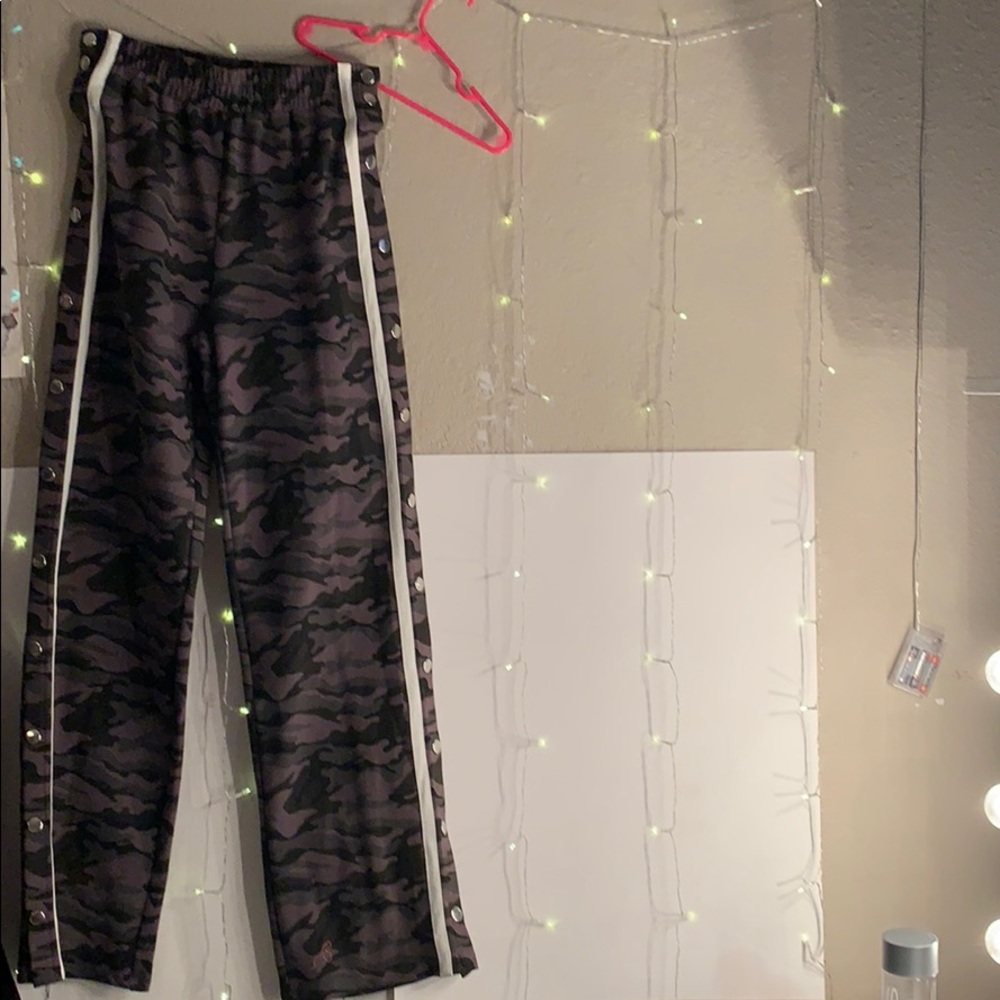 Pants that unit on down the side